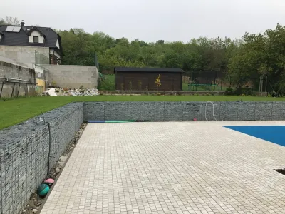 Realizácia záhrady, Štitáre 4